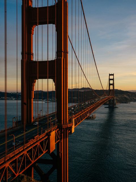 Die Golden Gate Bridge bei Sonnenuntergang